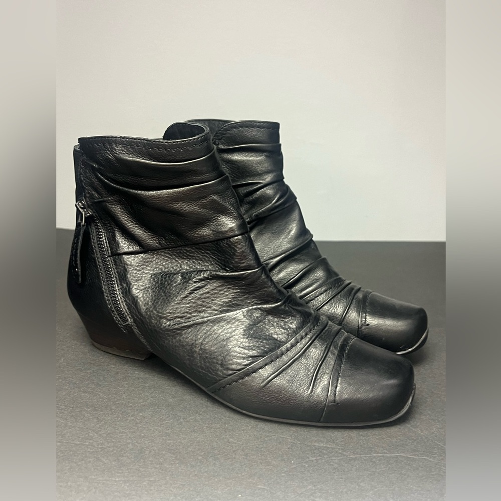 Ziera - Camyrn-Womens Black,Size:39XW, Pre-Owned, Minor inner heel surface issue